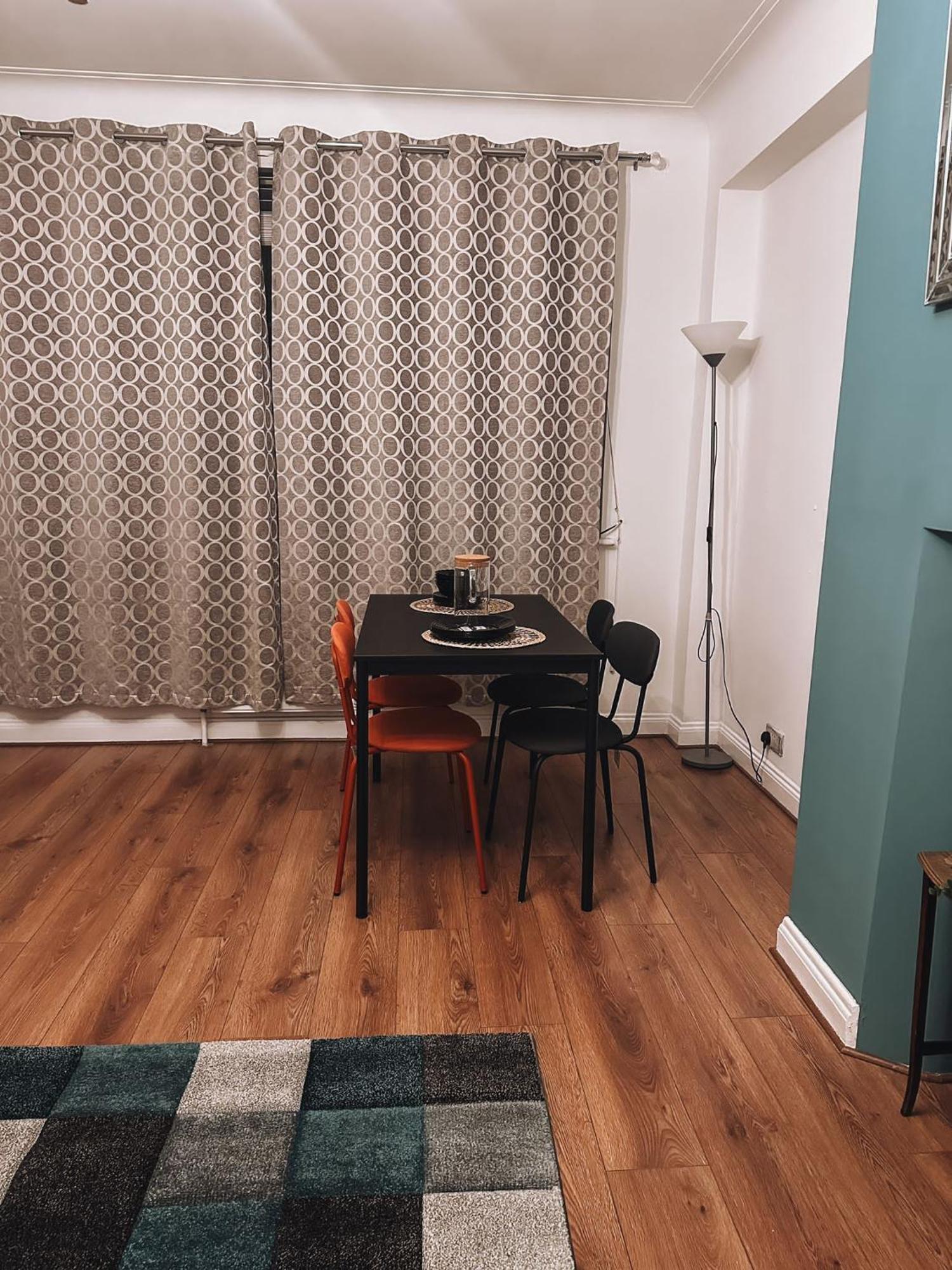 Cosy 2 Bedroom Apartment In Swiss Cottage. London Kültér fotó