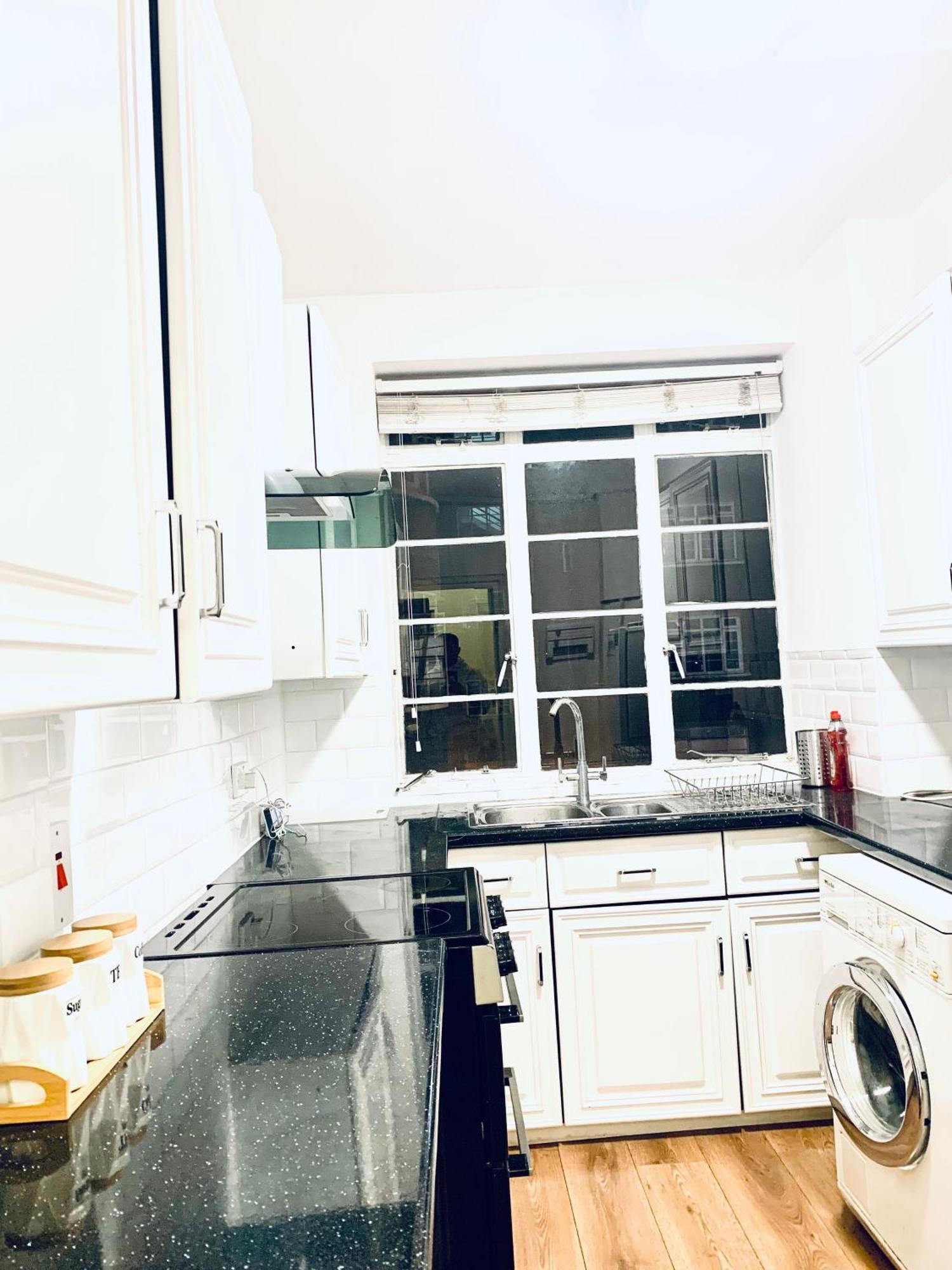 Cosy 2 Bedroom Apartment In Swiss Cottage. London Kültér fotó