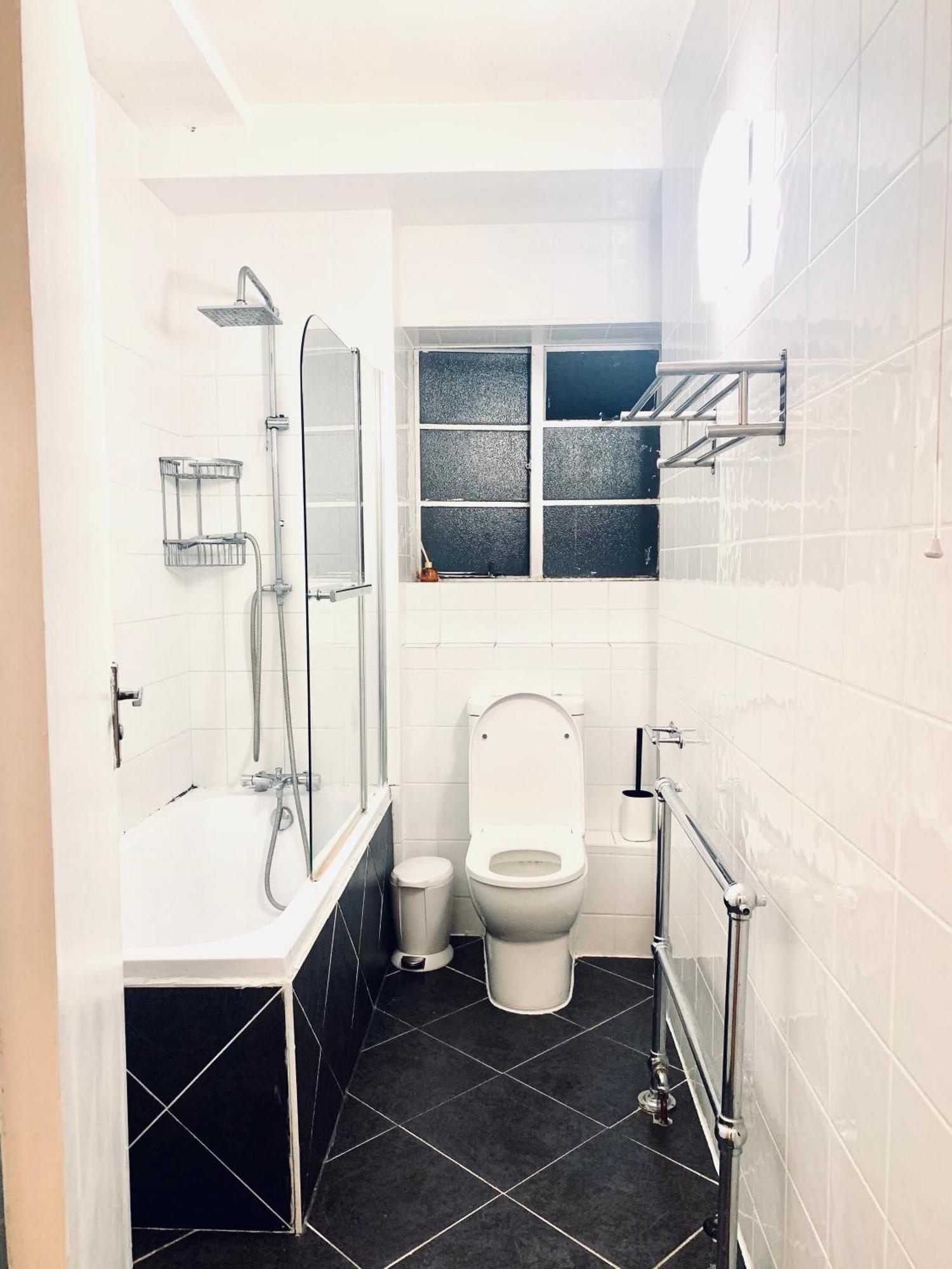 Cosy 2 Bedroom Apartment In Swiss Cottage. London Kültér fotó