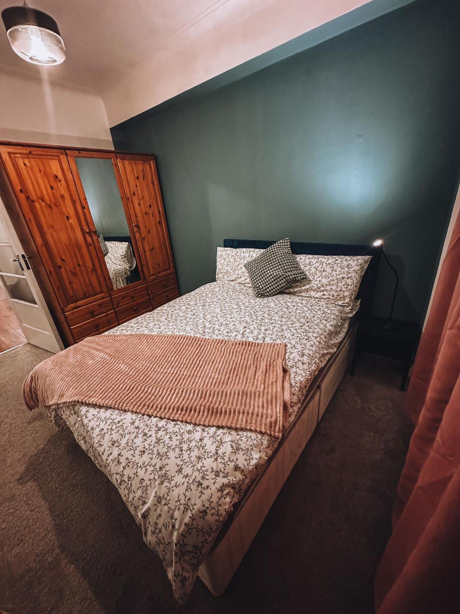 Cosy 2 Bedroom Apartment In Swiss Cottage. London Kültér fotó