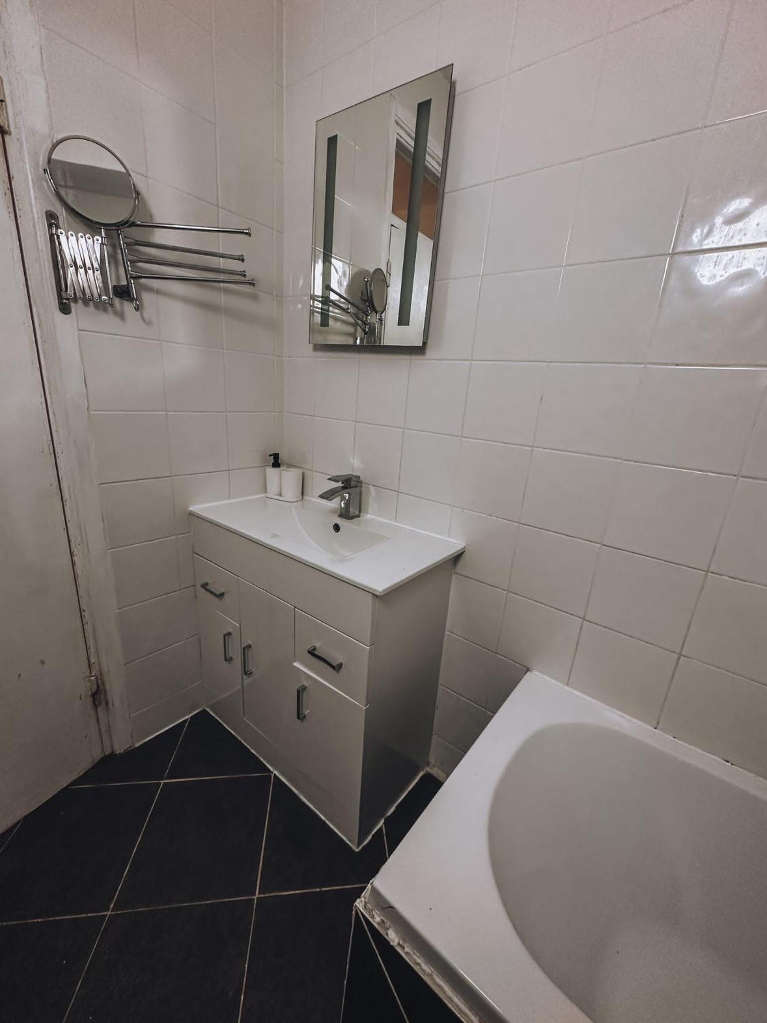 Cosy 2 Bedroom Apartment In Swiss Cottage. London Kültér fotó