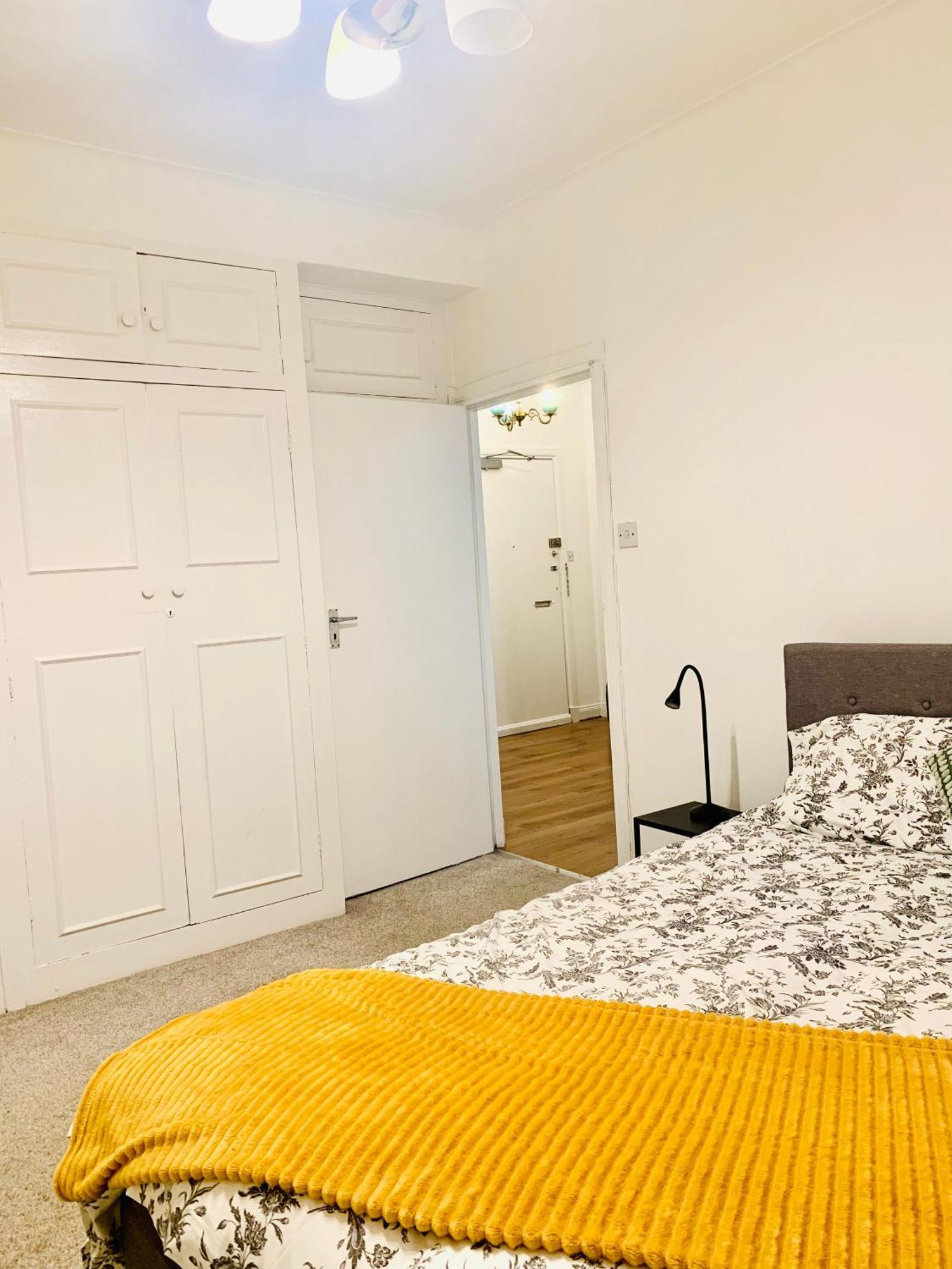 Cosy 2 Bedroom Apartment In Swiss Cottage. London Kültér fotó
