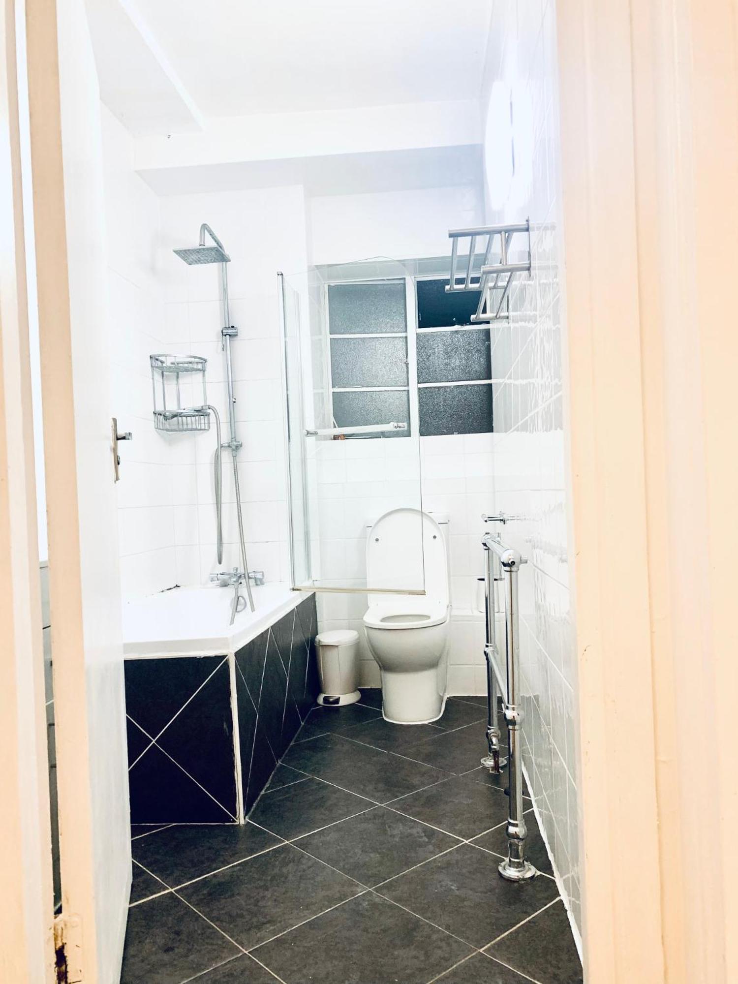 Cosy 2 Bedroom Apartment In Swiss Cottage. London Kültér fotó